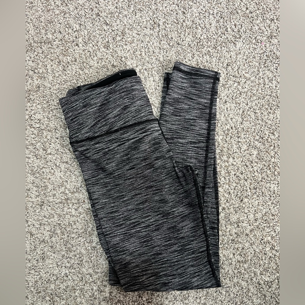 Victoria’s Secret Sport Knockout Tight Leggings‎ Gray Black Pattern Medium